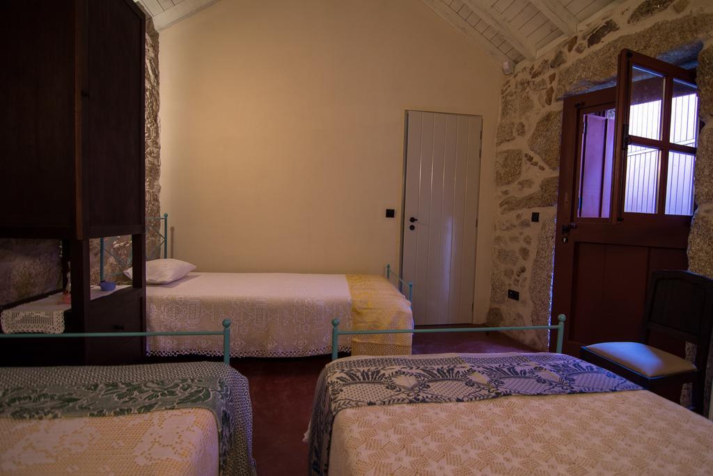 Hostal Casas Dos Avos Vale de Cambra Habitación foto