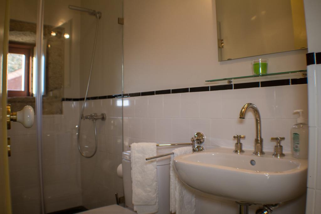 Hostal Casas Dos Avos Vale de Cambra Habitación foto