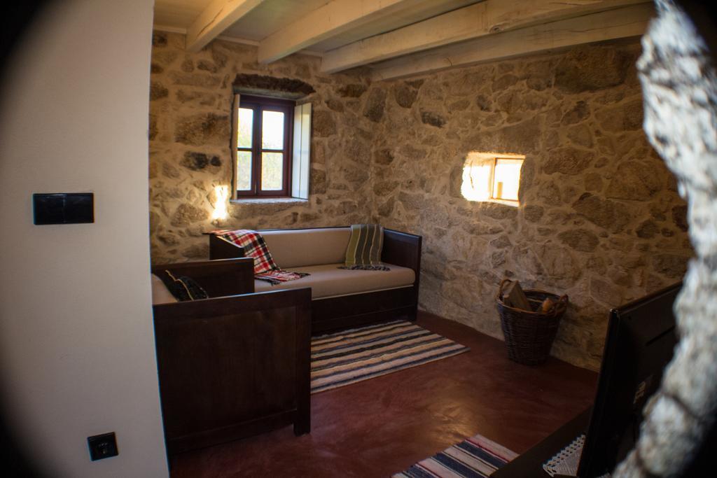 Hostal Casas Dos Avos Vale de Cambra Habitación foto