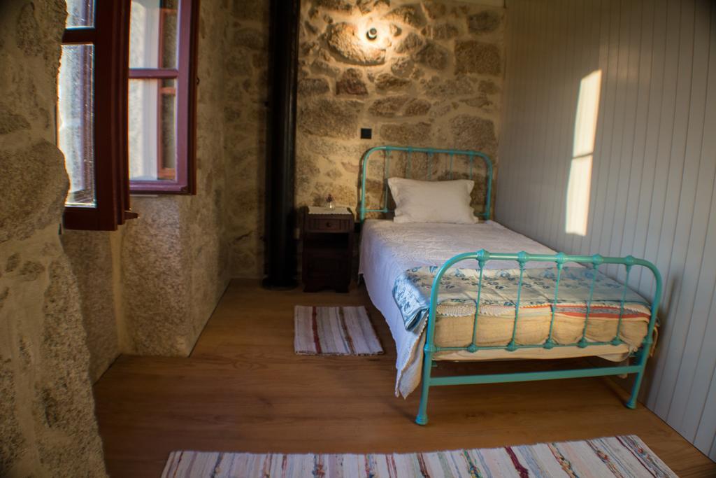 Hostal Casas Dos Avos Vale de Cambra Habitación foto