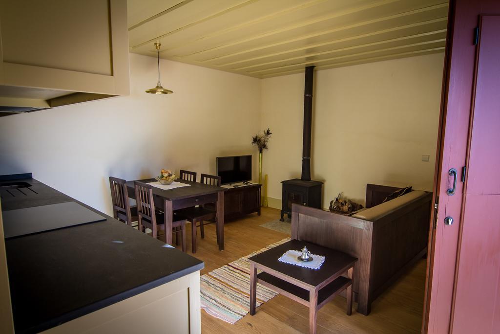 Hostal Casas Dos Avos Vale de Cambra Habitación foto