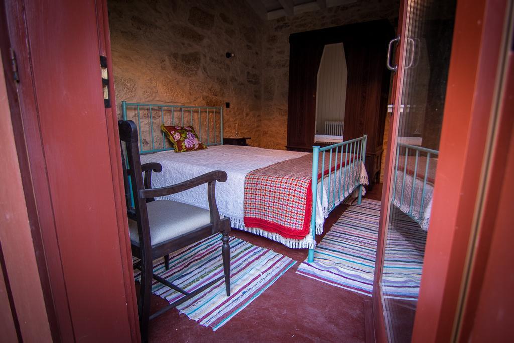 Hostal Casas Dos Avos Vale de Cambra Habitación foto